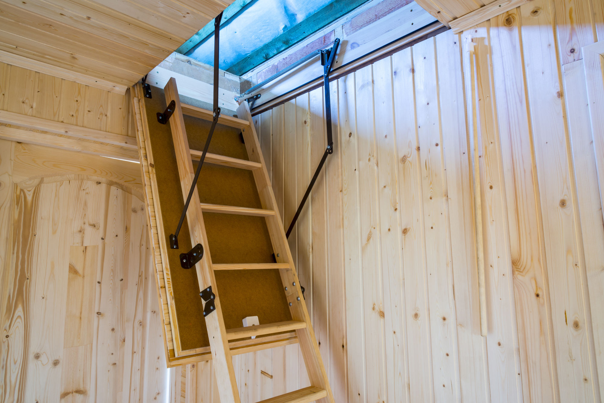  Особенности конструкции чердачной лестницы с утепленным люком