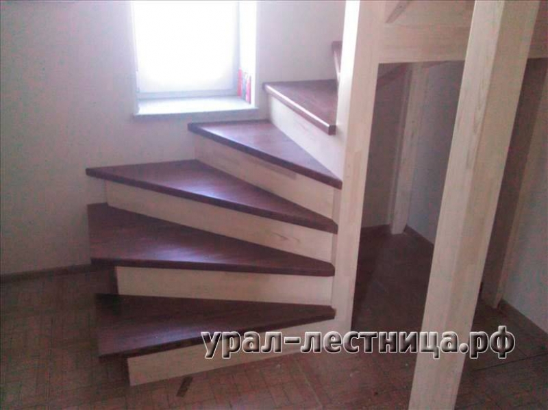 Лестница П-образная с забежными ступенями