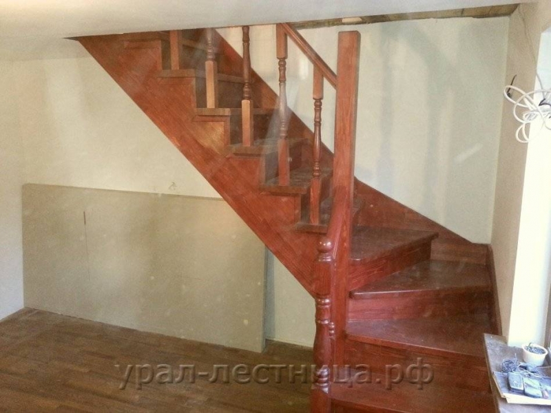 Компактная лестница в городе Реж